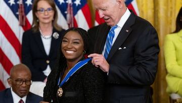 Simone Biles recibe la Medalla Presidencial de la Libertad