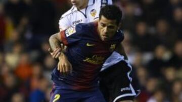 Alves, ante Canales en el Valencia-Barça.