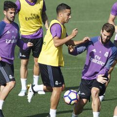 Cuatro madridistas de la Roja son suplentes de Zidane
