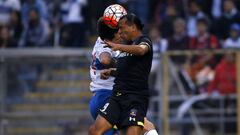 Futbol, Universidad Catolica vs Colo Colo.
 Copa Chile 2016.
 El jugador de Colo Colo Luis Pedro Figueroa, derecha, disputa el bal&oacute;n con Alfonso Parot de Universidad Catolica durante el partido de semifinales de Copa Chile en el estadio San Carlos de Apoquindo de Santiago, Chile.
 23/11/2016
 Andres Pina/Photosport******
 
 Football, Universidad Catolica vs Colo Colo.
 Copa Chile 2016.
 Colo Colo&#039;s player Luis Pedro Figueroa, right, battles for the ball against Alfonso Parot  of Universidad Catolica during the Copa Chile semifinal first leg football match at the San Carlos de Apoquindo stadium in Santiago, Chile.
 23/11/2016
 Andres Pina/Photosport