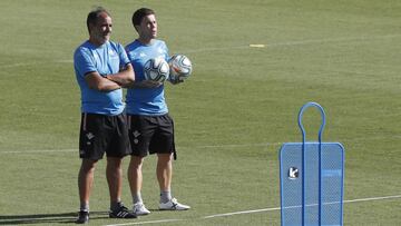 Rubi, con uno de sus ayudantes.