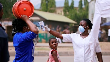 A girl looks back while her mother&#039;s temperature is been taken at the boarder between Abuja and Nassarawa, as the authorities try to limit the spread of the coronavirus disease (COVID-19), Nigeria March 30, 2020. REUTERS/Afolabi Sotunde