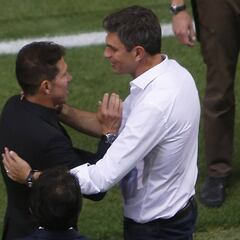 Pellegrino todavía no ha perdido un partido contra Simeone