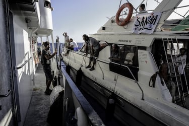 Los últimos momentos de la Flotilla antes de ser detenidos: “Israel nos va a hacer bajar del barco”