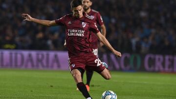 Un día después de haber firmado su nuevo contrato hasta 2023, el mediocampista de River llegó a Mendoza y se mostró ilusionado con la posibilidad de ganar la Superliga.