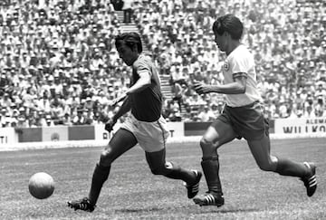 Horacio López Salgado conduciendo el balón en el encuentro entre México vs El Salvador, partido que ganó el Tricolor 4 a 0.