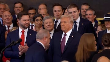 Donald Trump’s triumphant entrance: roaring applause and patriotic fervor in Capitol Rotunda