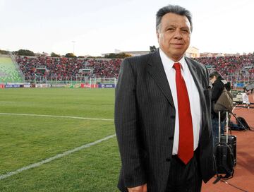 El mayor futbolista chileno de todos lo tiempos tuvo a su cargo las bancas de Santiago Wanderers, Palestino e Internacional de Porto Alegre. 