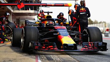 Red Bull manda en las paradas