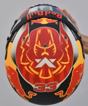 Parte superior del casco del piloto holandés Max Verstappen de Red Bull.