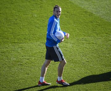 El galés sonríe durante el entrenamiento