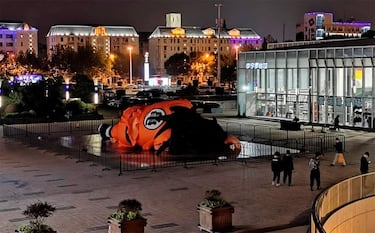 En China puedes ver uno de los momentos más míticos de ‘Dragon Ball’ en plena calle y en tamaño gigante