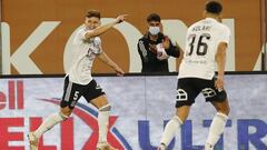 Gil brilló y rescató la victoria alba