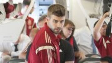 Piqué, en un traslado con la Selección