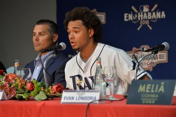 El jugador de Tampa Bay Rays, Chris Archer, participa de una rueda de prensa sobre el partido contra el equipo de Cuba. 