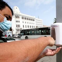 Es mejor lavarse las manos con agua y jabón que usar gel antibacterial