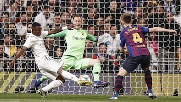 Vinicius, en una de sus ocasiones contra el Barcelona en el Cl&aacute;sico de vuelta de semifinales de Copa (0-3).