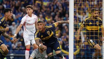 Boca Juniors' Ayrton Costa (C) celebrates after scoring a goal during the Argentine Professional Football League 2025 Clausura Tournament quarter-final match between Boca Juniors and Argentinos Juniors at the La Bombonera Stadium in Buenos Aires on November 30, 2025. (Photo by MARCOS BRINDICCI / AFP)
