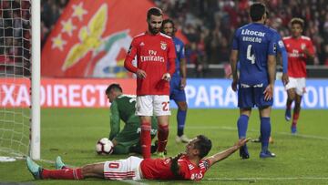 El cuadro de Lisboa le ganó 4-0 a la escuadra del defensa mexicano que se mantiene en puestos de descenso.