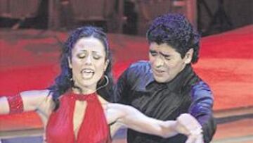 <b>EN ACCIÓN. </b>Maradona con Angela Panico, su profesora de baile.