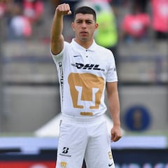 Erik Lira firmó su contrato con Cruz Azul