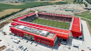 Continental Arena, ubicado en Regensburg, Alemania. Tiene una capacidad para 15 224 espectadores.