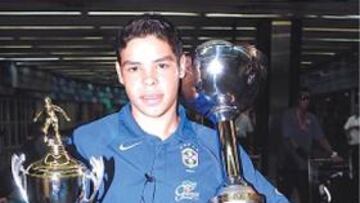 <b>CARGADO DE TROFEOS</B>. Kerlon ha sido la principal atracción del Sudamericano Sub-17.