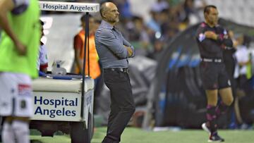El argentino fue destituido de su cargo como técnico de León luego de la derrota que sufrieron los esmeraldas este sábado ante Santos en su casa.