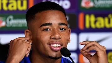 Gabriel Jesús en sala de prensa durante al concentración de Brasil para los JJOO de Río.