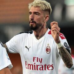 El Milán tumba a la Roma y se mantiene en la zona Europa