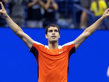 Histórica victoria  de Carlos Alcaraz ante Marin Cilic en los octavos del US Open. El español ha vencido 6-4, 3-6, 6-4, 4-6, 6-3. Jannik Sinner le esperará en cuartos de final.