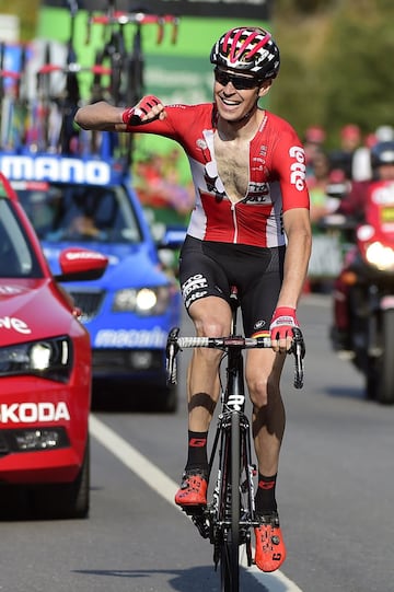 Sander Armee celebrando la llegada a meta 