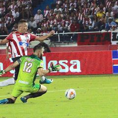 En el regreso de Teo, Junior gana otra vez y sigue segundo