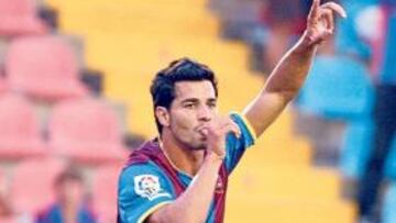 <b>DOBLE ALEGRÍA. </b>Javi Guerra marcó y el Levante ganó al Elche.