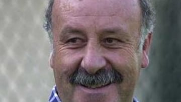 <b>LE DEFIENDE.</B> Hierro, que milita en el Bolton inglés y que fue despedido del club a la vez que Del Bosque, defiende a ultranza la labor del ex técnico madridista.