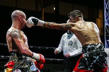 Marc "La Guerra" Vidal y Kiko "La Sensación" Martínez durante la pelea
