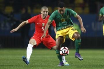 Futbol, Chile v Jamaica.
Partido amistoso 2016.
El jugador de la seleccion chilena Francisco Silva, izquierda, disputa el balon con Lee Williamson de Jamaica durante el partido amistoso en el estadio Sausalito de ViÃ±a del Mar, Chile.
27/05/2016
Marcelo Hernandez/Photosport**********

Football, Chile v Jamaica.
Chile's player Francisco Silva, left, battles for the ball against Lee Williamson of Jamaica during the friendly football match held at the Sausalito stadium in Vina del Mar, Chile.
27/05/2016
Marcelo Hernandez/Photosport*