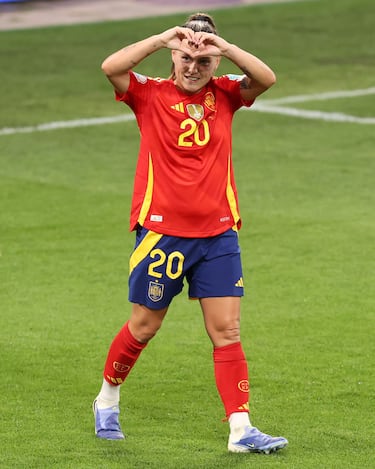 Claudia Pina, de España, celebra el segundo gol de su selección durante el partido de cuartos de final de la Eurocopa Femenina de la UEFA 2025 entre España y Suiza
