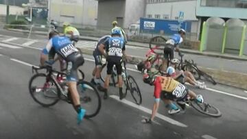 Mikel Landa se fue al suelo en un accidentado día en Getxo