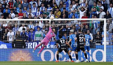 Ian Mackay: “De las opiniones de bar, me aislo”