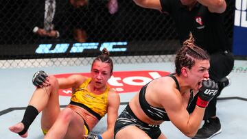 Amanda Ribas en el suelo tras la sumisión de Mackenzie Dern.
