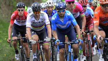 Alejandro Valverde rueda durante la Amstel Gold Race.