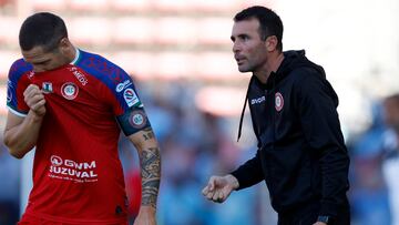 Futbol, Union La Calera vs O’Higgins.
Fecha 7, campeonato Nacional 2024.
El entrenador de Union La Calera Manuel Fernandez es fotografiado durante el partido de primera division contra O’Higgins disputado en el estadio Nicolas Chahuan Nazar de La Calera, Chile.
07/04/2024
Andres Pina/Photosport
Football, Union La Calera vs O’Higgins.
7th turn, 2024 National Championship.
Union La Calera’s head coach Manuel Fernandez is pictured during a first division match against O’Higgins at the Nicolas Chahuan Nazar stadium in La Calera, Chile.
07/04/2024
Andres Pina/Photosport