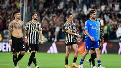 Soccer Football - Serie A - Juventus v AC Milan - Allianz Stadium, Turin, Italy - May 28, 2023 Juventus' Angel Di Maria, Leandro Paredes and teammates look dejected after the match REUTERS/Massimo Pinca