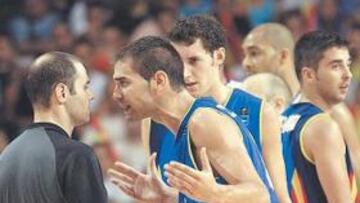 <b>PERDIÓ LOS NERVIOS. </b>Calderón protestó una decisión arbitral y acabó en el banquillo con dos técnicas.