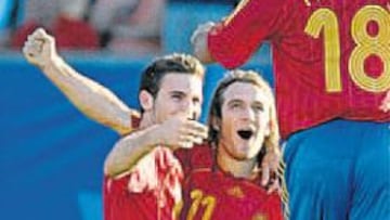 <b>EL SEGUNDO. </b>Mata, Capel y Adrián López, gestores del 0-2.