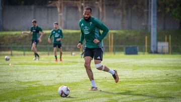 Bebé en un entrenamiento con el Racing.