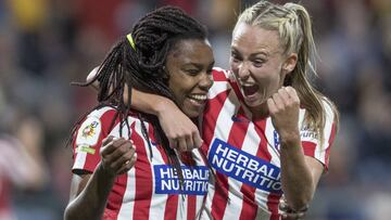 Ludmila y Duggan, jugadoras del Atlético, celebran un gol.
