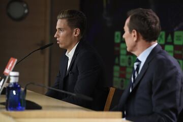 Marcos Llorente junto a Emilio Butragueño.

