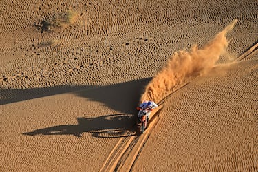 El piloto sudafricano Michael Docherty compite con una Ktm 450 Rally Factory Replica en la etapa 8 de la 48ª edición del Rally Dakar 2026.